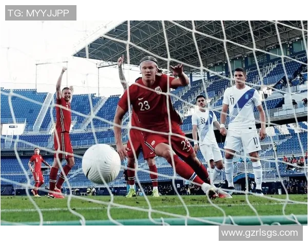 球星收藏柜:足球历史珍品与未来传奇的完美汇聚 球星收藏柜:足球历史珍品与未来传奇的完美汇聚