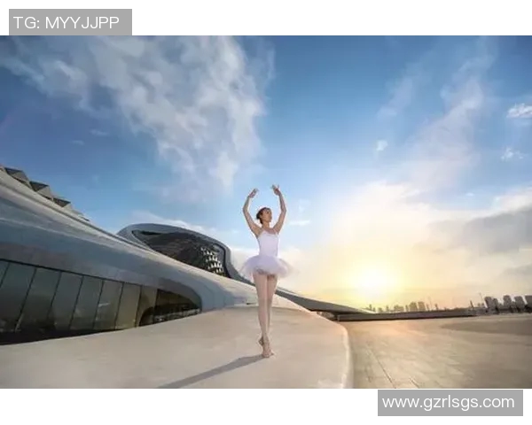 足球场上的优雅舞者：探索那些以优美技巧与智慧征服世界的足球巨星