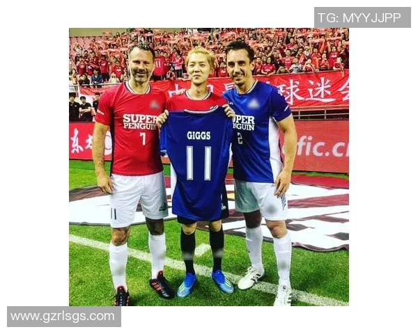 足球巨星同框合影 齐聚绿茵场见证传奇时刻